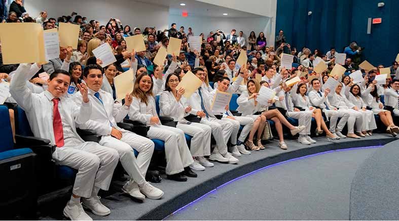 Bienvenida y Clausura de Médicos Internos de Pregrado en el HGQ
