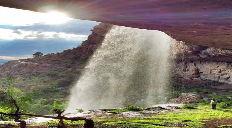 cascada Cueva