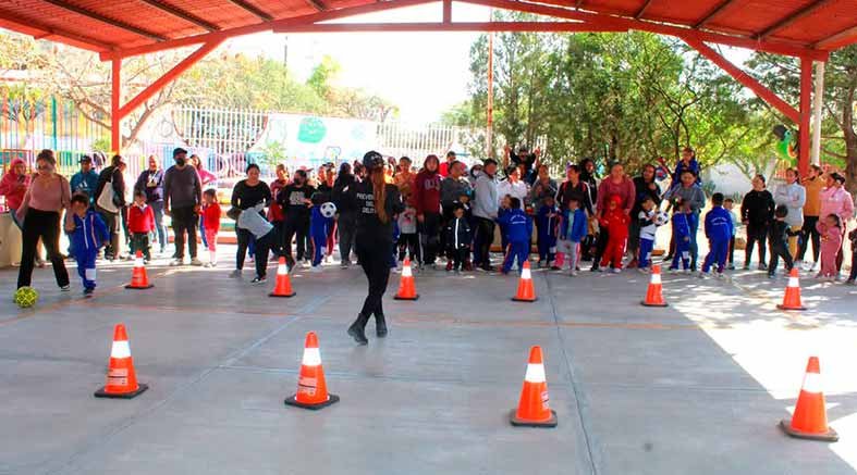 Capacitan a Padres de Familia en Educación Vial