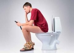 Razones para NUNCA llevar tu celular al baño