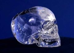 El misterio de las trece calaveras de cristal