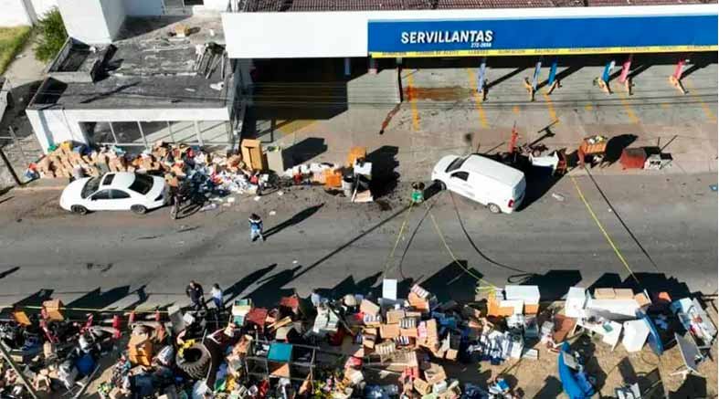 Desalojo de llantera Michelin desata rapiña