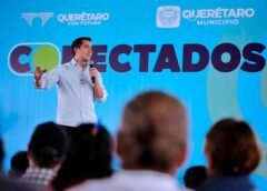 Felifer Macías entrega de computadoras del programa Conectados