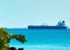 Llega a puerto cubano un petrolero con carga