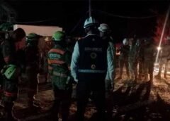 Rescatan vivo a primer trabajador atrapado en mina de El Rosario, Sinaloa