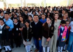 Luis Nava entrega lentes gratuitos a estudiantes