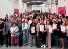 Celebran graduación de 312 mujeres del Centro de Empoderamiento