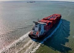 Barcos cargados de petróleo están empezando a salir de Ormuz: Trump
