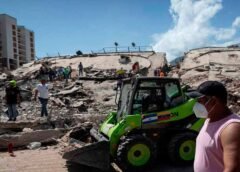 Muchos rescatistas, pero pocas máquinas, frenan el rescate en Venezuela