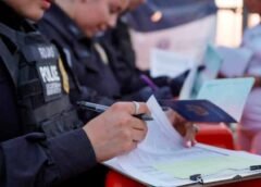 Nueva regla de Trump sobre las ‘green cards’ golpea a la migración legal