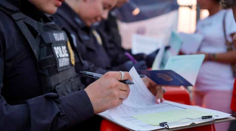 Nueva regla de Trump sobre las ‘green cards’ golpea a la migración legal 2 Nueva regla