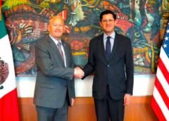 Roberto Velasco y Ronald Johnson dialogan sobre agenda bilateral