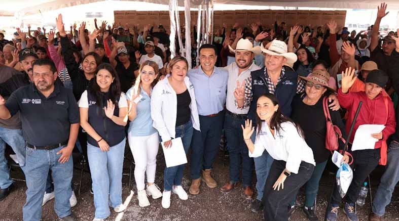 Luis Nava entrega apoyos del Programa de Coinversión Social en Amealco 2 Luis Nava