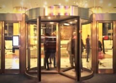 “Puerta giratoria o ¿puerta falsa?”